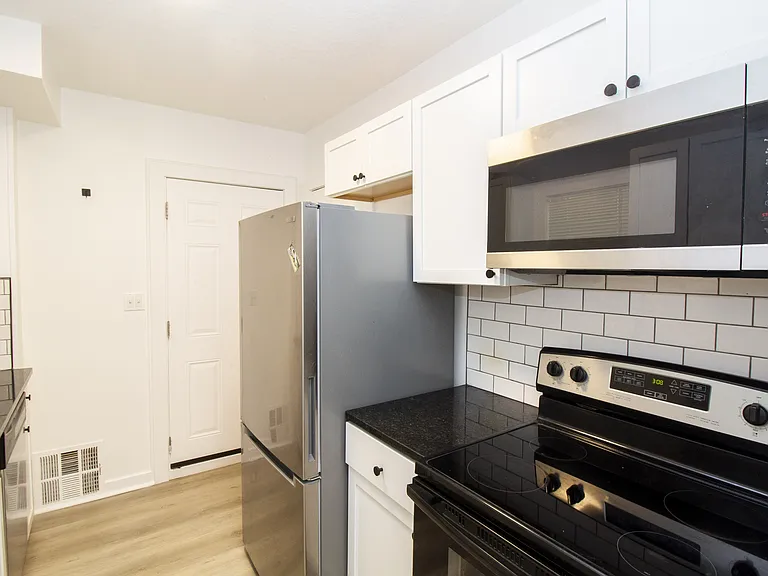 4443 Indiana Ave — Photo 11