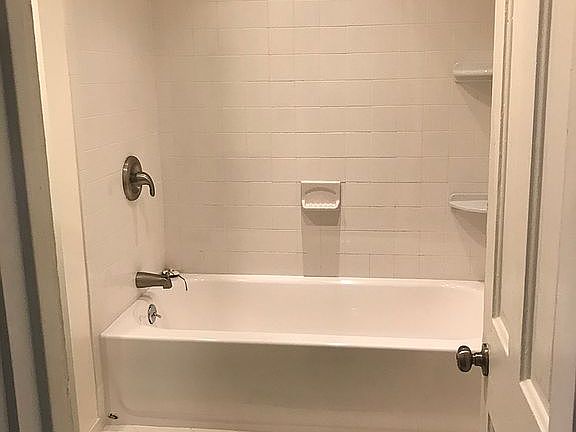 5th image of 1721 Highland Ave