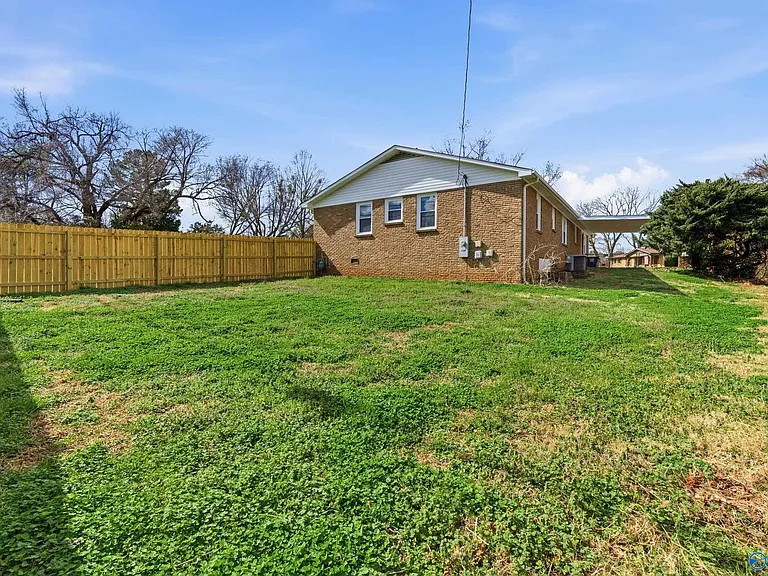 400 Harolds Dr NW — Photo 12