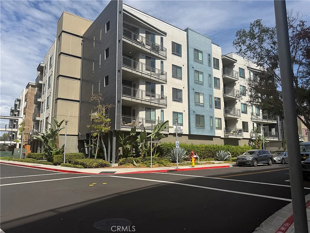 2 bed, 1088 sqft, $5,500 — Photo 2