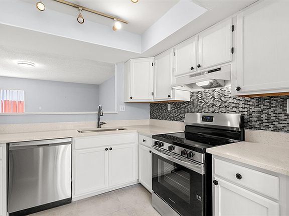 4th image of 408 S Arrawana Ave #5