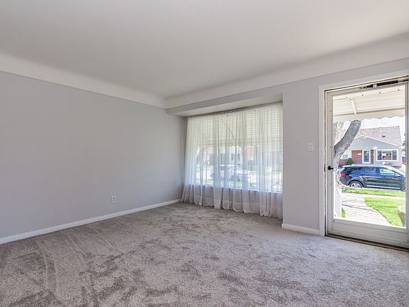 4th image of 17396 Brody Ave