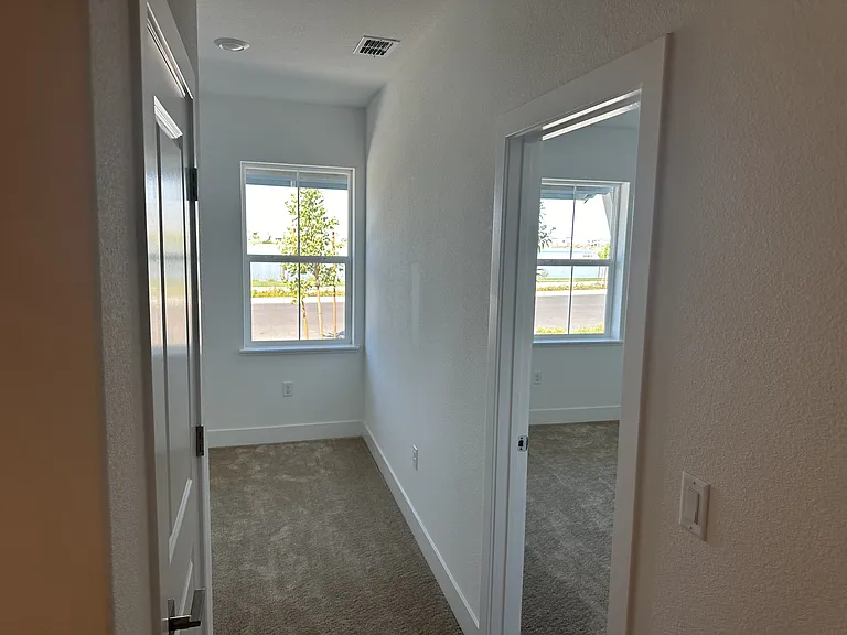 2779 Mulholland Dr — Photo 38