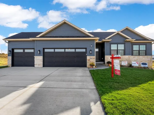 1502 Cardinal Dr, Fairfax, IA 52228