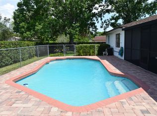 1431 Georgetowne Dr, Sarasota, FL 34232