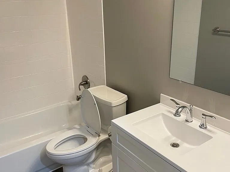 Remodeled Apartments Walking Distance from IU Campus — Photo 10