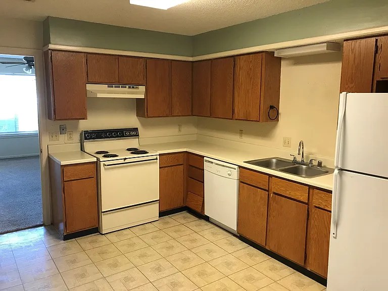 2121 S Loop 289 #B — Photo 6
