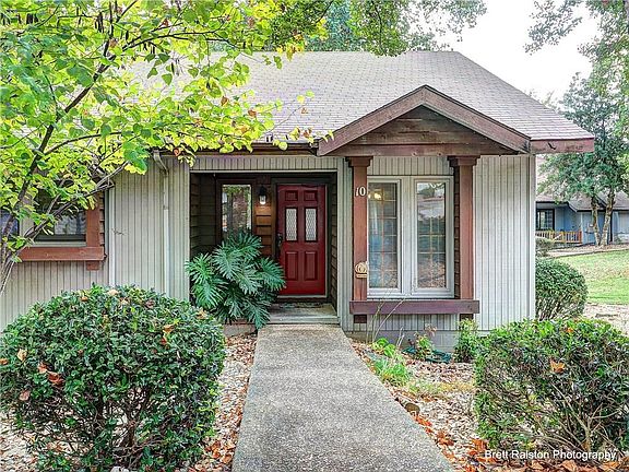 2nd image of 10 Melinda Ln