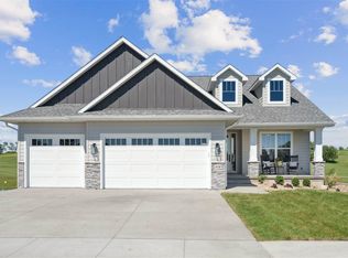 928 Long Dr, Solon, IA 52333