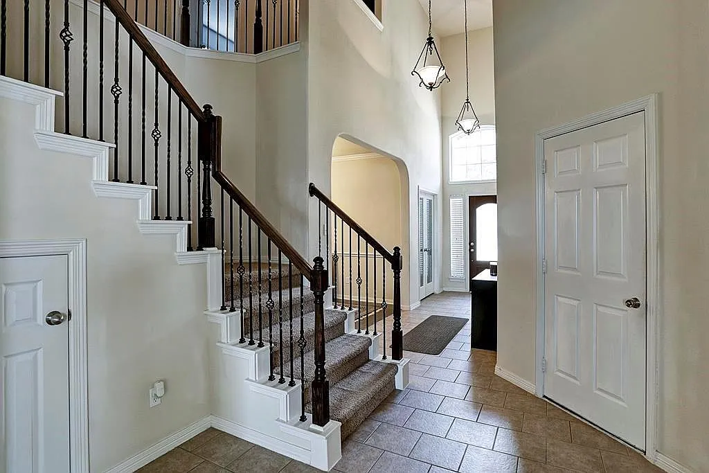 4 bed, 2.5 bath, 3165 sqft, $3,300 — Photo 2