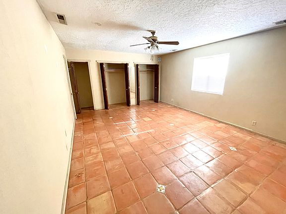 3rd image of 215 Manzano St NE #B
