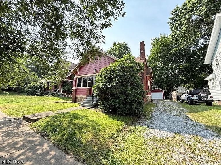 1504 Preston Ave — Photo 3