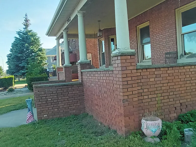 702 S Monroe St — Photo 5