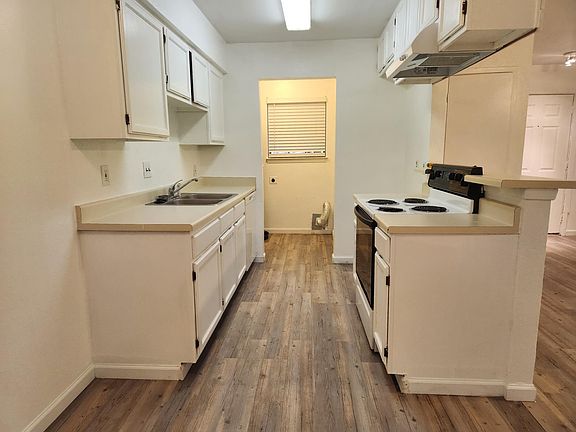4th image of 202 East Pl