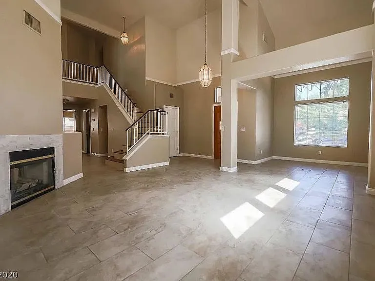 4 bed, 4.0 bath, 2834 sqft, $3,000 — Photo 2