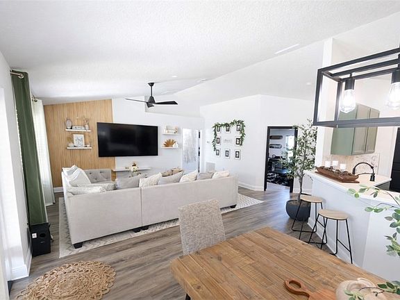 3rd image of 733 Hall Ave