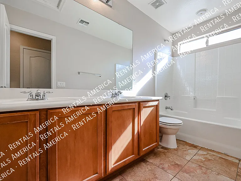 910 S 118th Ln — Photo 22