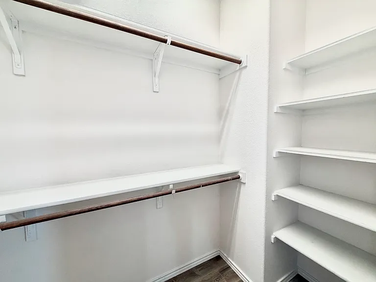 704 Gunning Cv — Photo 20
