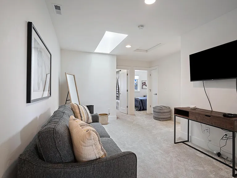 3718 NE Petrosa Ave — Photo 14