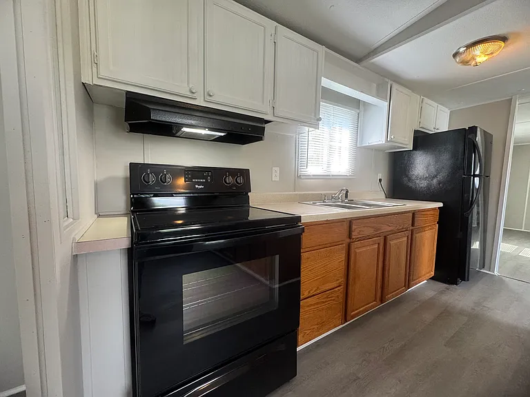 490 Harless St — Photo 2