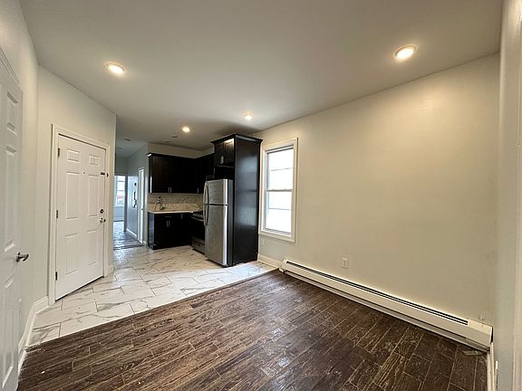 4th image of 146 Clendenny Ave #27E