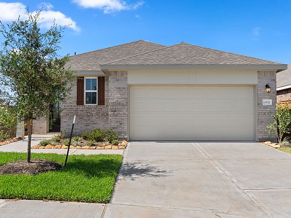 Welcome home to 13522 Rain Lily Drive located in the Lago Mar community and zoned to Dickinson ISD.