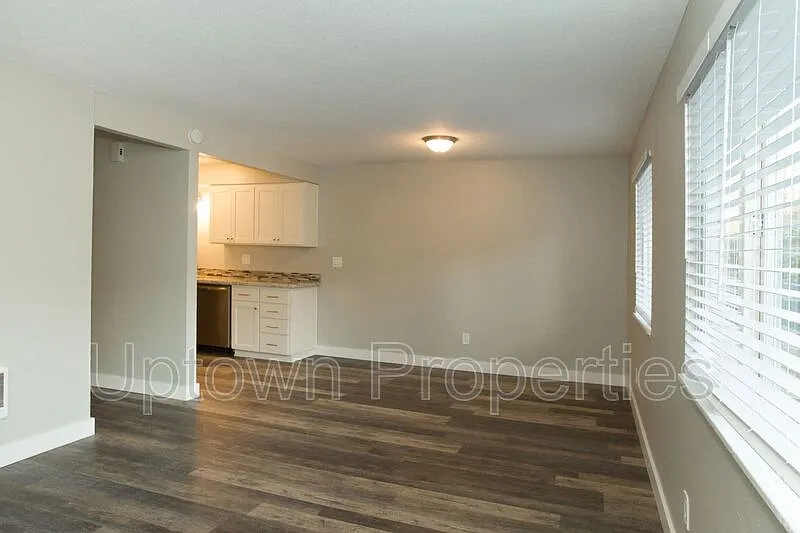 2 bed, 1.0 bath, 900 sqft, $1,495 — Photo 2