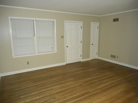 3rd image of 493 Sullivan Dr