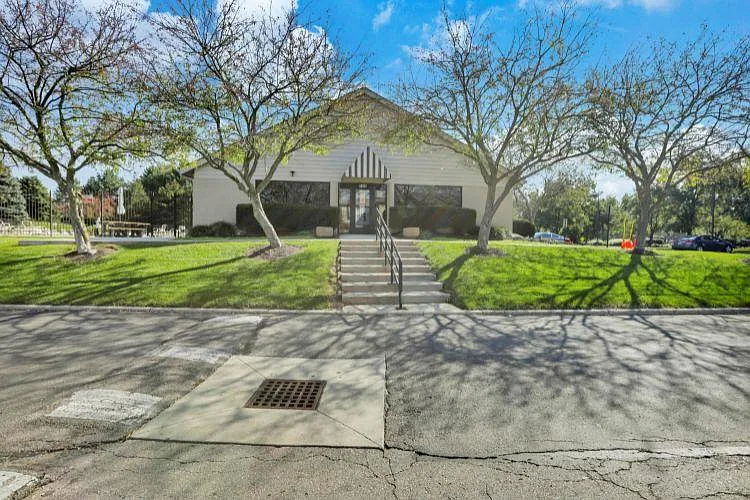 189 Hawkins Ln #F — Photo 32