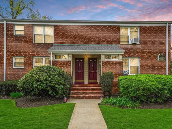 32 Edwards Street #2A, Roslyn Heights, NY 11577