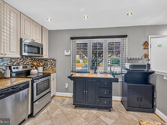 2nd image of 120 Gold Kettle Dr