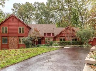 447 Shadowridge Ct, Ballwin, MO 63011