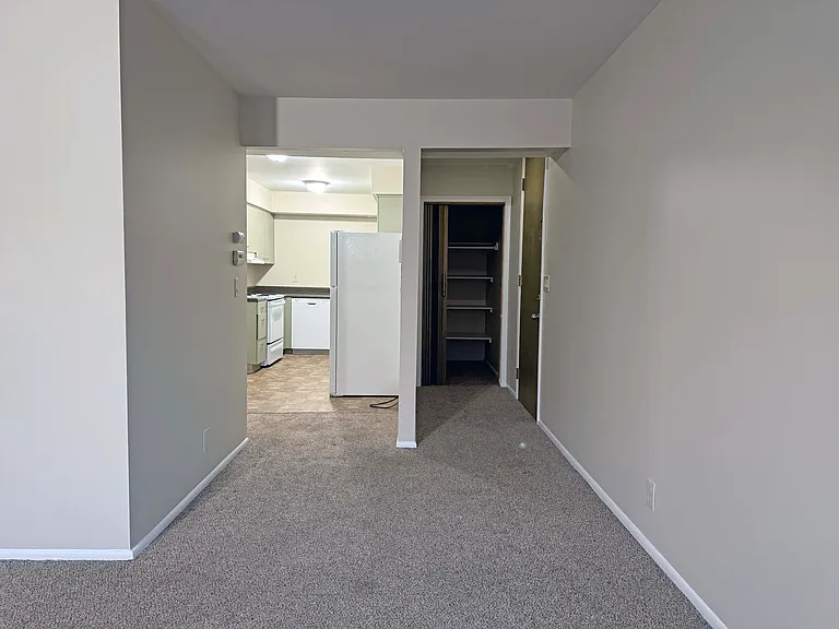 4903 California St #6 — Photo 14