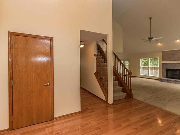 3rd image of 755 Westray Dr