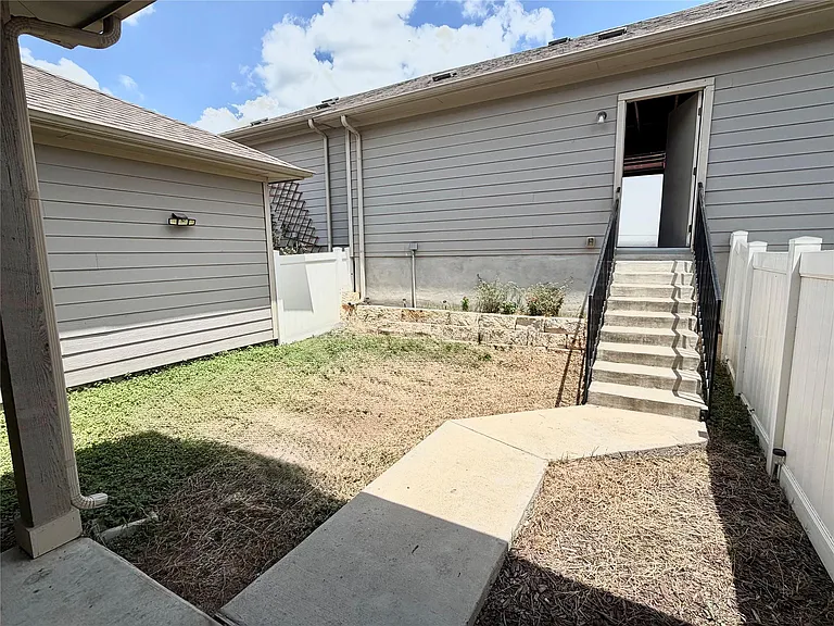 601 Katmai Cir — Photo 27