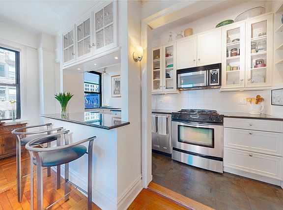 3rd image of 26 E 10th St #10GE