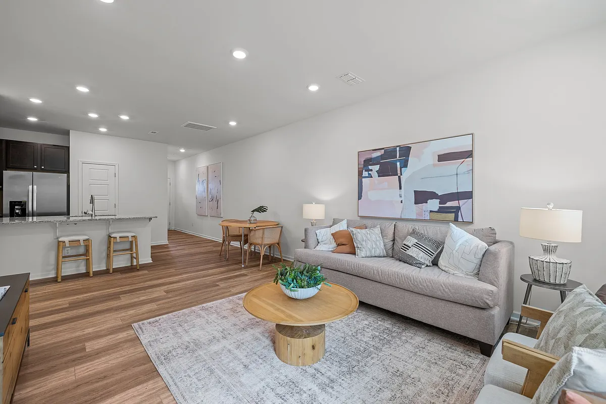 Building Photo - 2105 Rockface Way