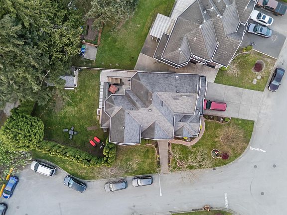 4th image of 7918 147a St