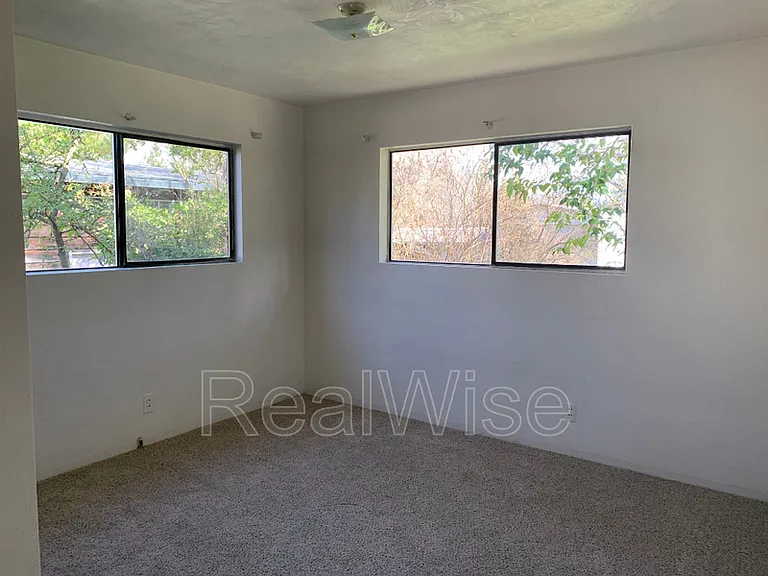 860 Glendale Ave — Photo 17