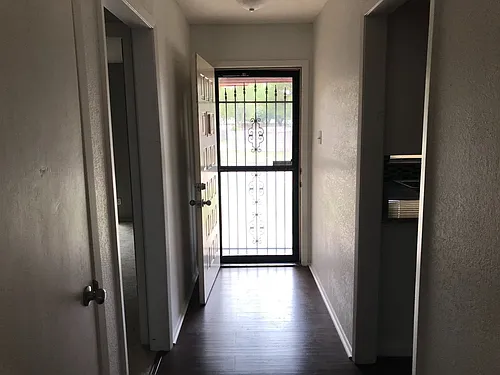 5225 Hunters Cir Photo 1