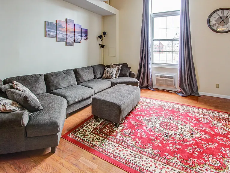 Clinton Square Suites — Photo 6
