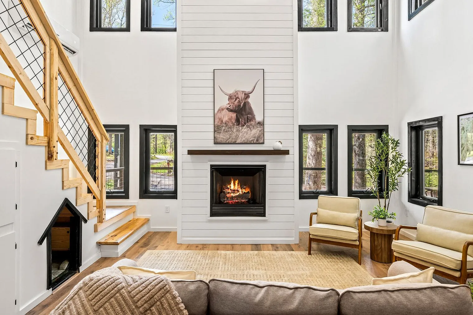 1 bed, 1.0 bath, 914 sqft, $5,392 — Photo 1