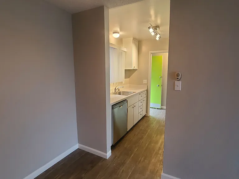 Tropic Sands Apartments — Photo 35