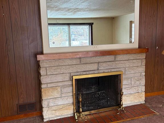 2nd image of 1135 Lakeview Dr