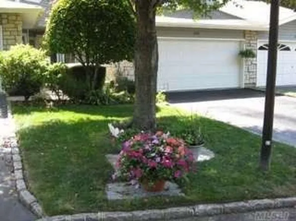108 Colony Dr, Holbrook, NY 11741