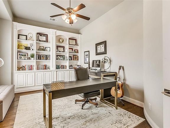 5th image of 2910 Blackthorn Dr