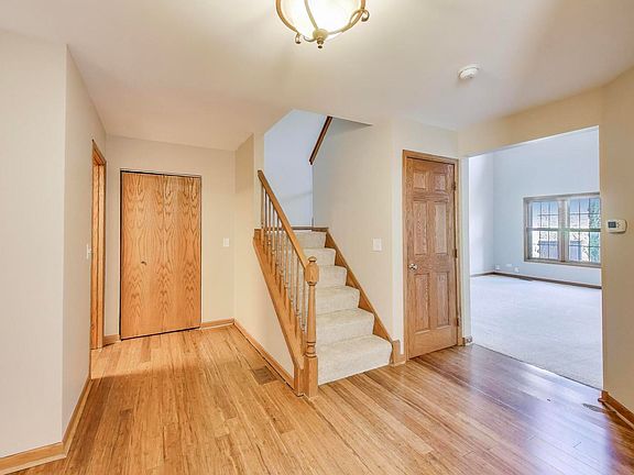 2nd image of 810 Thornwood Dr