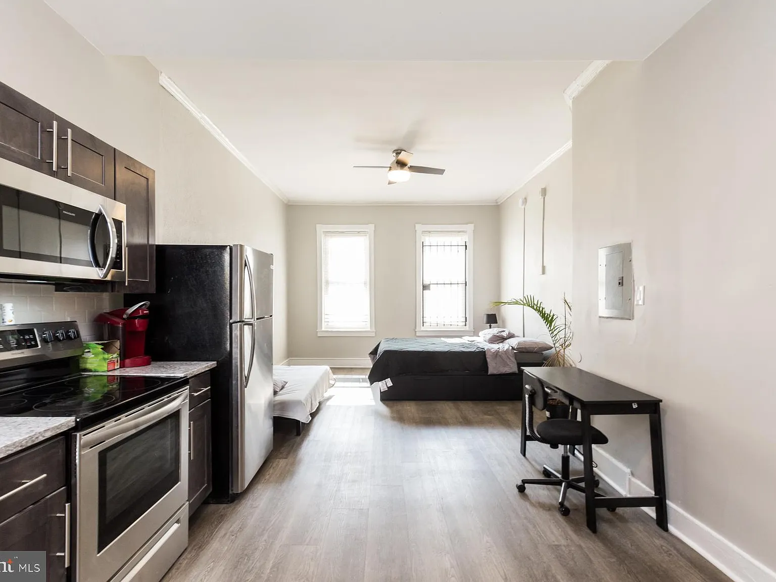 Studio, $995 — Photo 2
