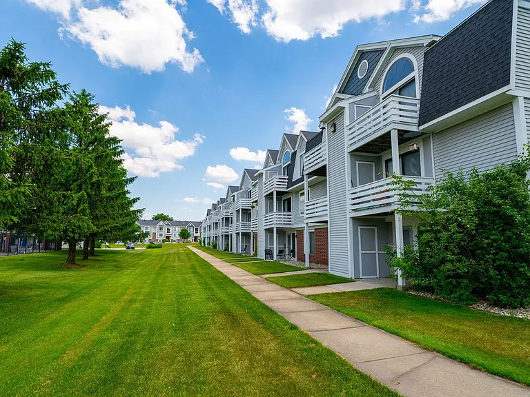Indian Lakes Apartments — Photo 50