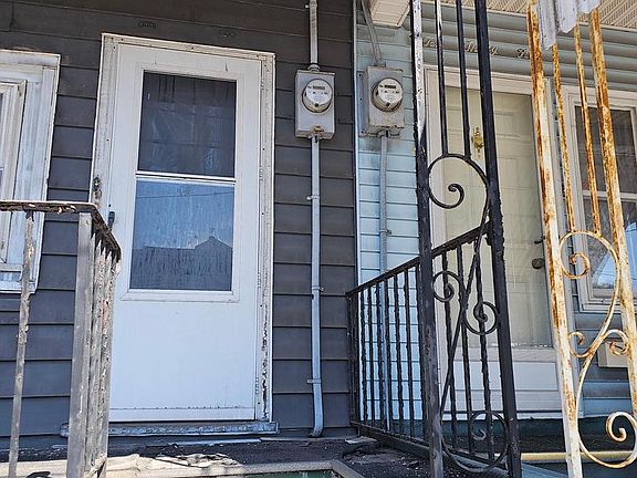 2nd image of 1033 E Centre St